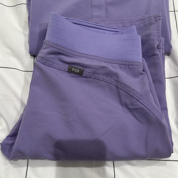 Figs Lavender Scrub Set - Picture 2 of 5